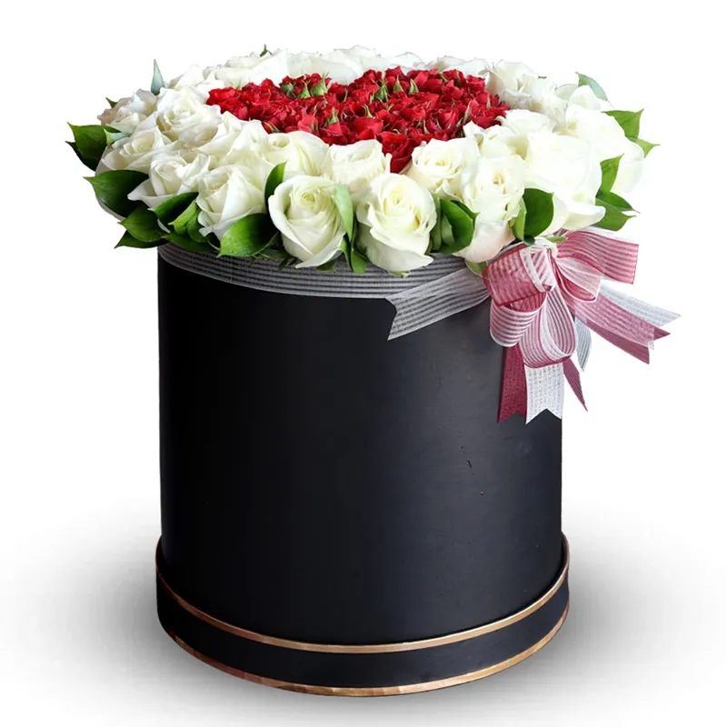Букет из 51 розы в шляпной коробке